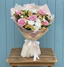 Букет цветов из:  Гвоздики, Орхидеи и Розы в Мирный Самарская область
