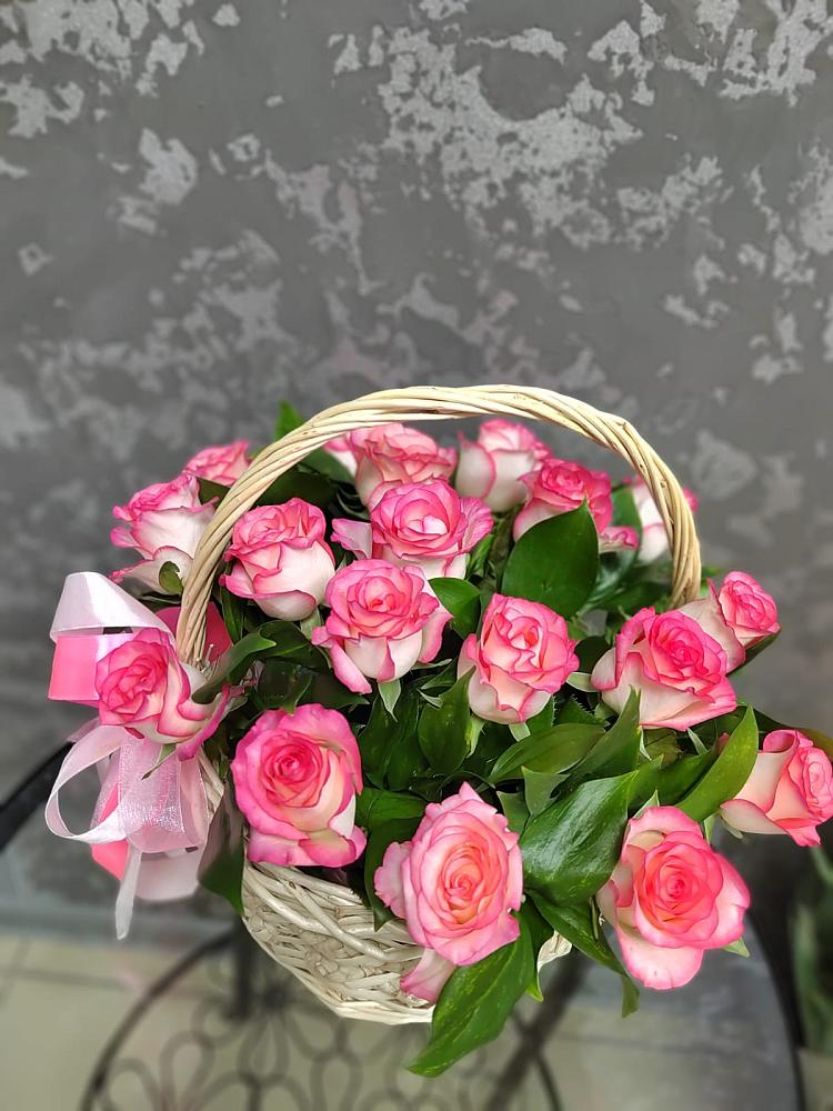 Цветочная композиция из Розы в корзине в Мирный Самарская область