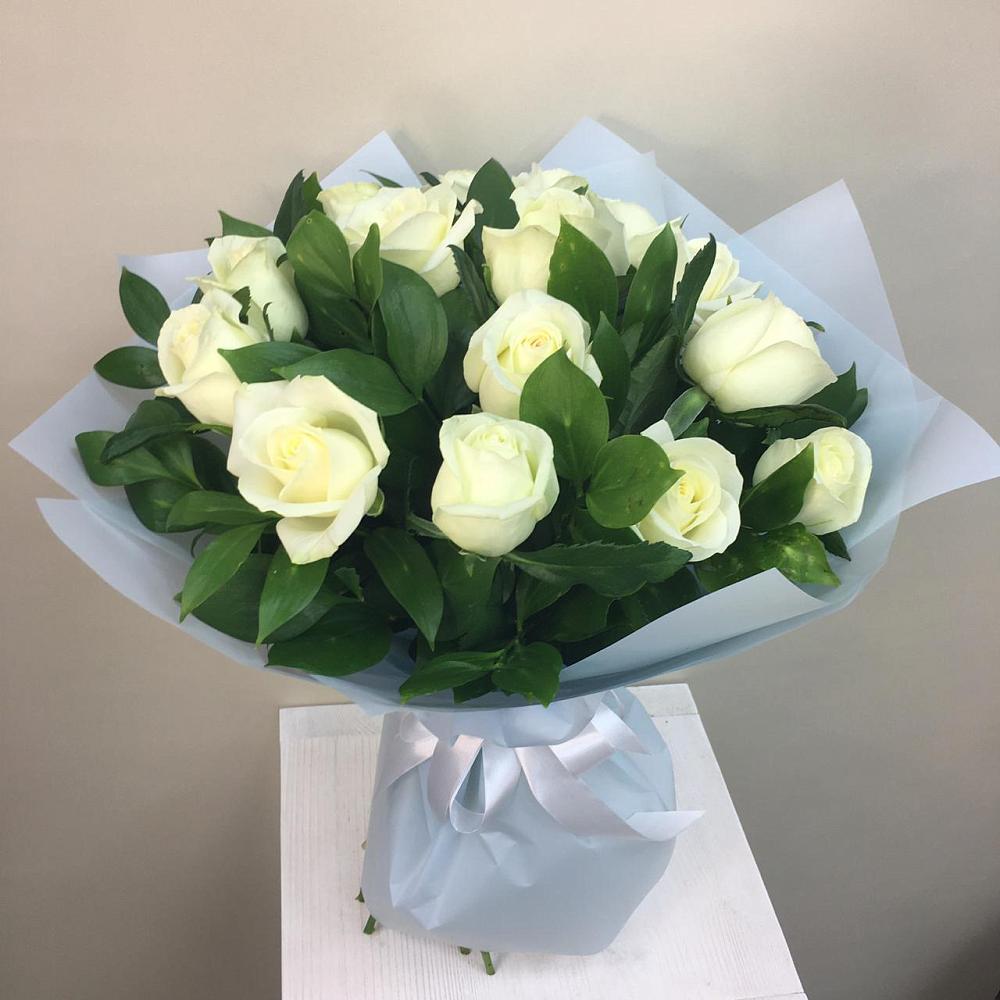 Букет 15 Белых роз Проуд в Мирный Самарская область