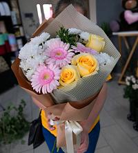 Букет цветов из:  Герберы, Розы и Хризантемы в Мирный Самарская область