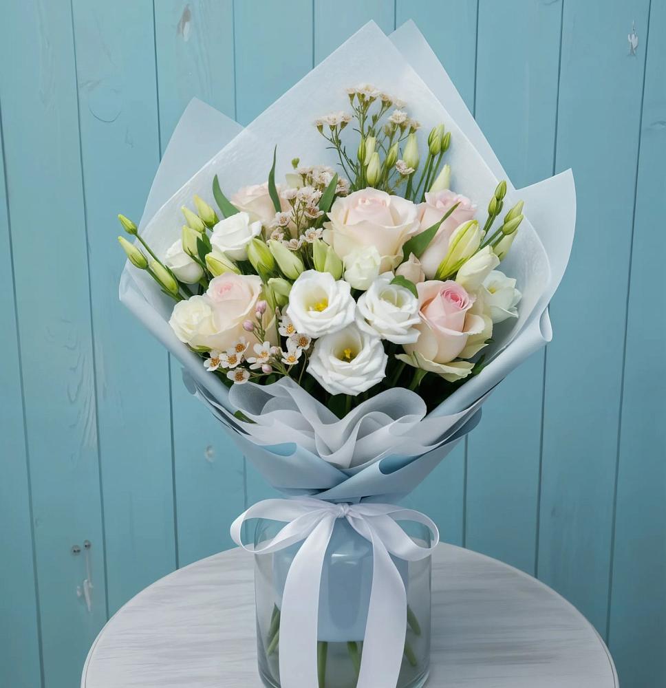 Букет цветов из: Розы и Лизиантусы в Мирный Самарская область