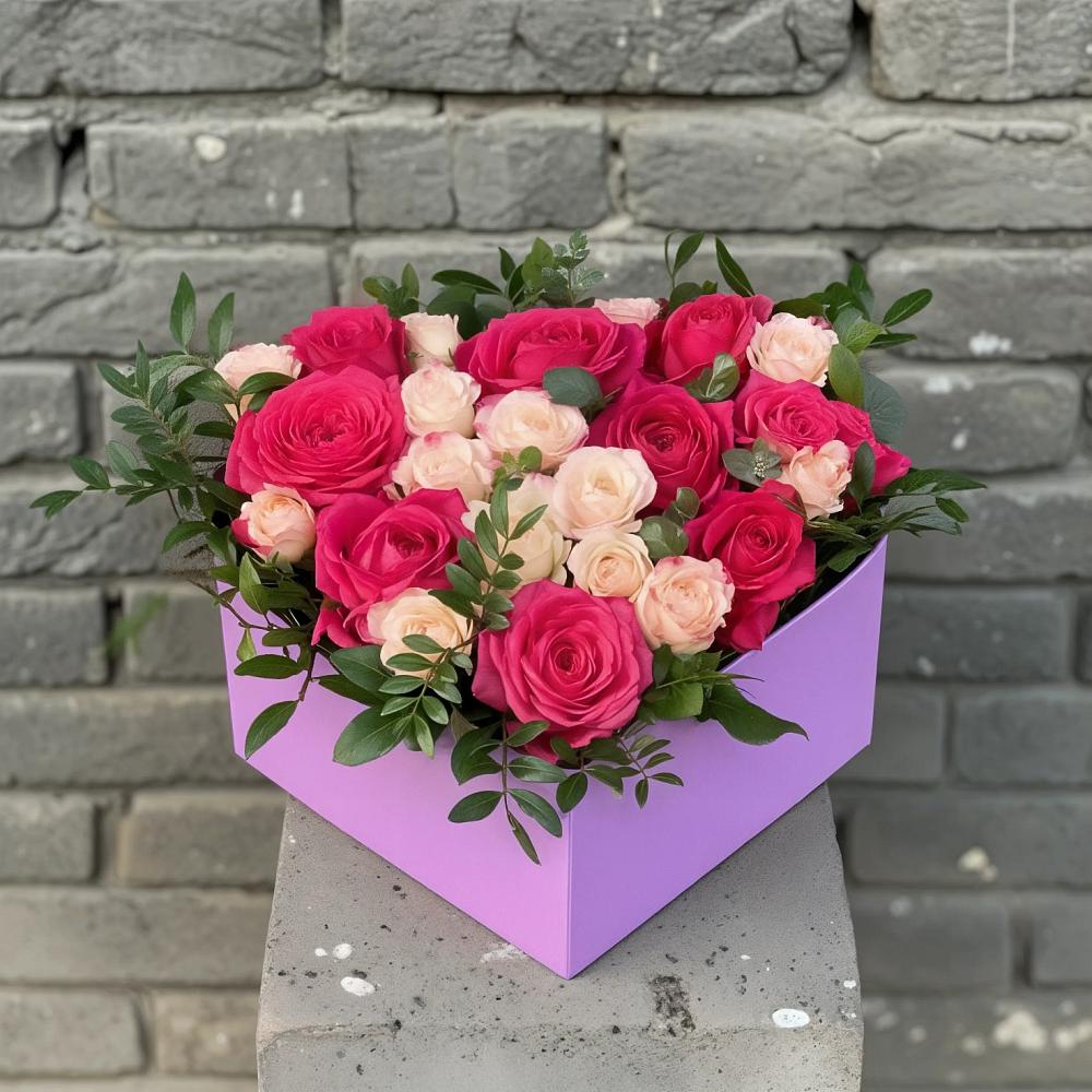 Цветочная композиция из Розы в коробке в Мирный Самарская область