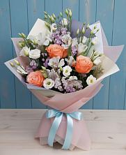 Букет цветов из:  Лизиантусы, Розы, Альстромерии и Гипсофила в Мирный Самарская область