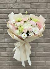 Букет цветов из:  Гвоздики, Розы, Лизиантусы и Хризантемы в Мирный Самарская область