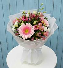 Букет цветов из:  Герберы, Альстромерии и Лизиантусы в Мирный Самарская область
