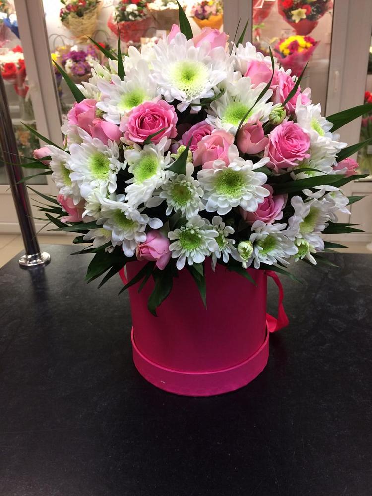 Цветочная композиция из Розы и Хризантемы в шляпной коробке в Мирный Самарская область