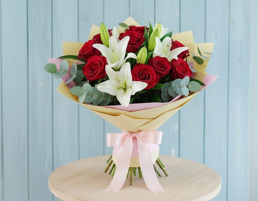 Букет цветов из: Лилии и Розы в Мирный Самарская область